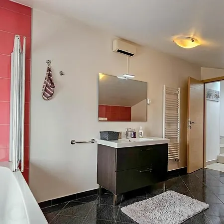 Erin Apartment
